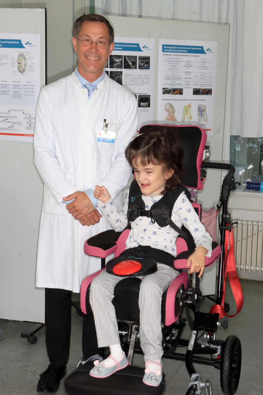 Prof. Berneburg mit Lora. Foto: UKR